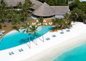maledivy-hotel-ifuru-island-maldives-002.jpg