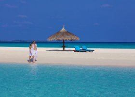 maledivy-hotel-kuredu-island-resort-spa-001.jpeg