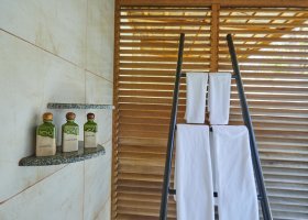 maledivy-hotel-kuredu-island-resort-spa-067.jpg