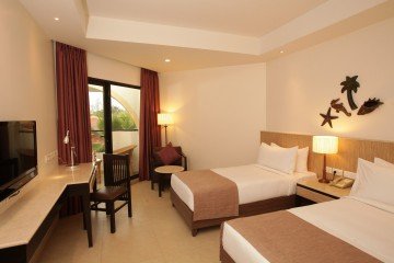 PLAZA GARDEN AND POOL VIEW