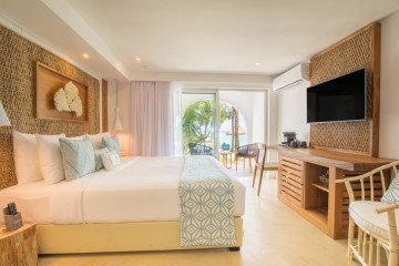 Deluxe Beachfront & Ocean Rooms (36–42 m²)