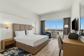 Deluxe Room Sea or Pool View (35 m²)